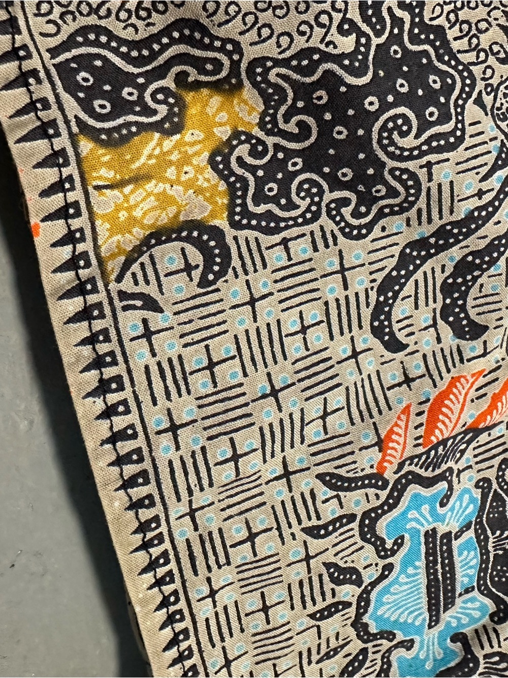 Vintage Multicolor Batik 40s 50s Short Sleeve Polo - Yellow, Gray, Blue Accents - Picture 7 of 10